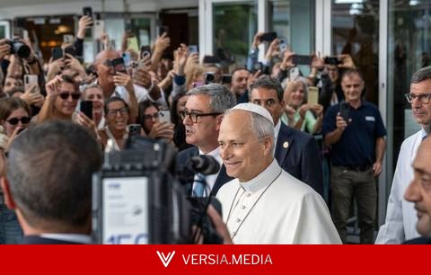 Le pape de retour au Vatican quatre jours après son opération au poumon