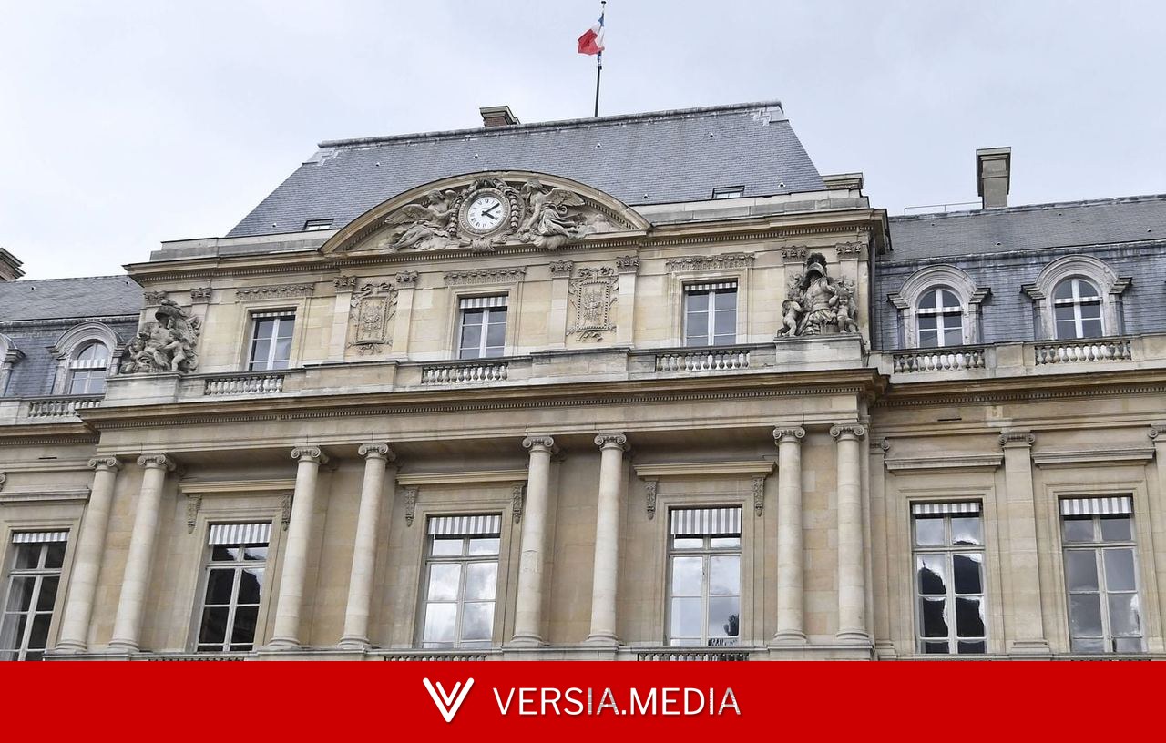 Six associations saisissent le Conseil d’État pour dénoncer l’interdiction de travail aux séropositifs